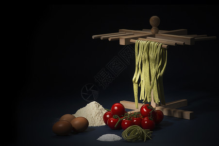 制作传统意大利面食的原料图片