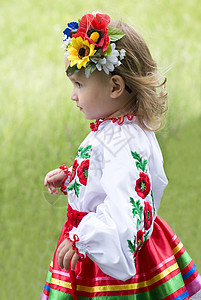 身着乌克兰传统服装图片