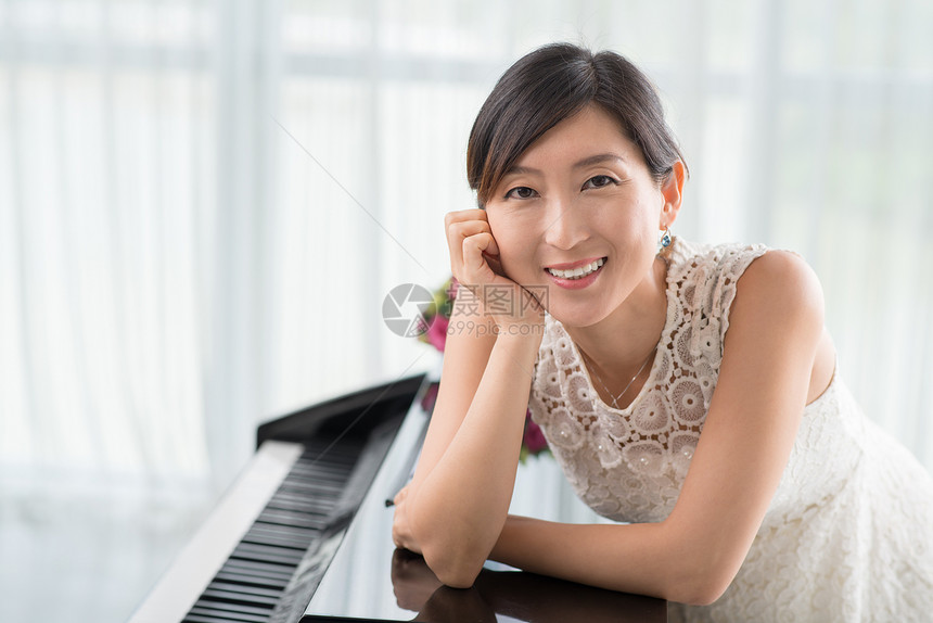 韩国钢琴老师头像图片