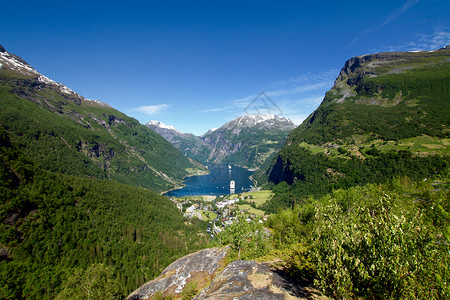 挪威北部峡湾的风景图片
