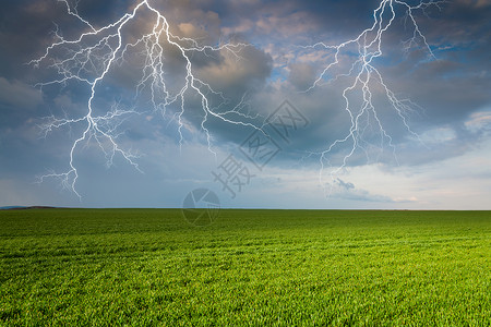 雷暴与现场闪电图片