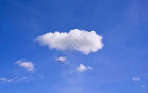 蓝天背景小云朵背景图片