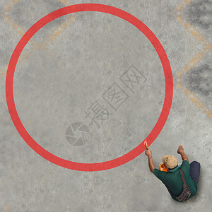 在地板上画红圈图片