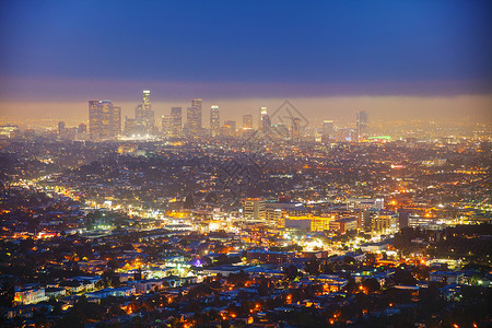 在夜间的洛杉矶城市景观图片