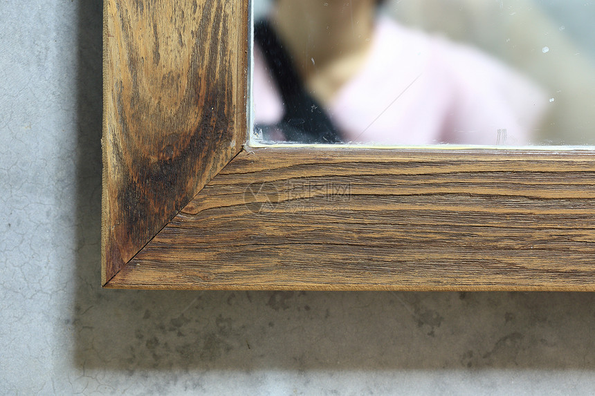 木制家具的木曲线角图片
