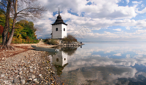 利普托夫斯卡马拉湖海岸有反射面图片