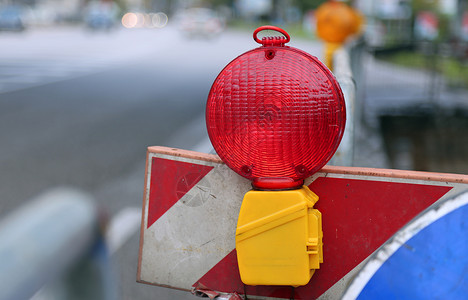 红灯以信号道路工程和进行图片