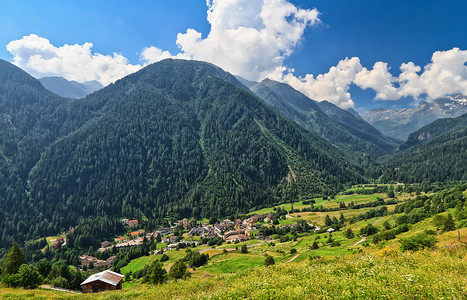 Terme村的Pejo山谷图片