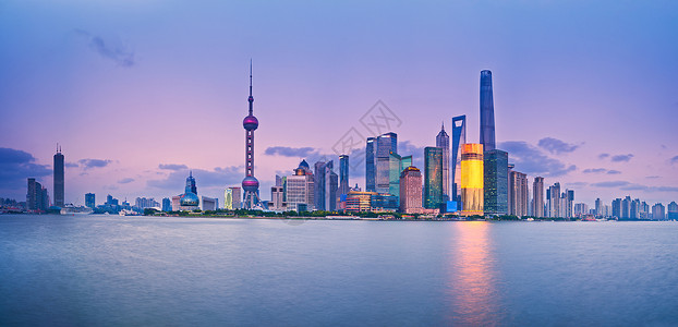 李家沱在日落期间的上海浦东区地平线背景