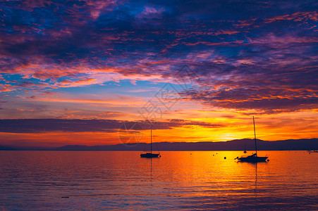 瑞士日内瓦湖的美丽日落图片