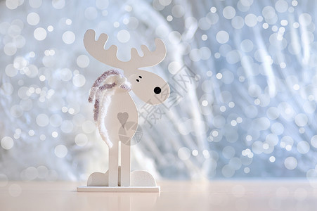 有一颗心的白色圣诞驼鹿图片