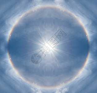 蓝天背景上的太阳日冕环图片