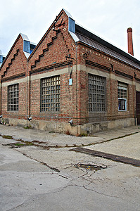 红砖旧废弃工厂图片