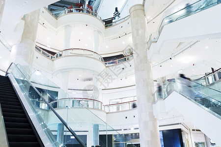 购物中心大厅和自动扶梯内部图片