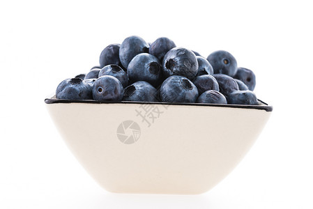 蓝莓上白色孤立图片