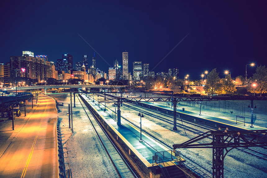 欢迎来到芝加哥深夜芝加哥天际线和铁路芝加哥图片