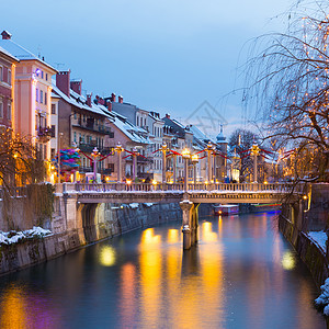 Ljubljanica河岸景象与Cobblers图片