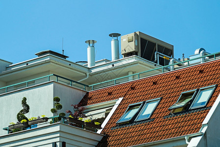 有空调的建筑物的屋顶背景图片
