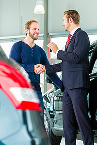 经销商或汽车销售员和经销商的客户背景图片