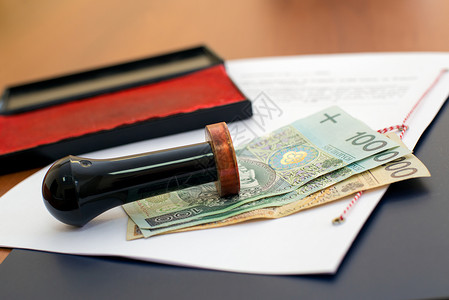 公证服务费用波兰货币在公证员图片