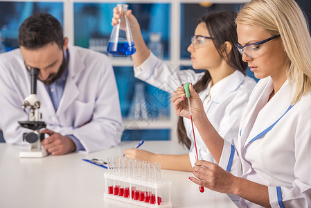 实验室化学和科学概念在实验室工图片