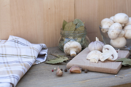 蘑菇大蒜和香料图片