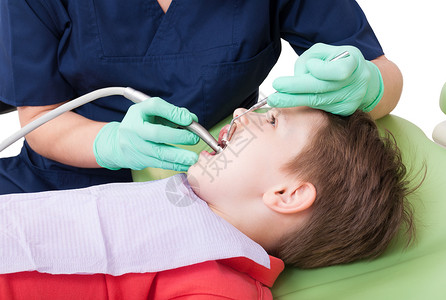 在牙医办公室对儿童或儿童进行钻孔程序儿童图片