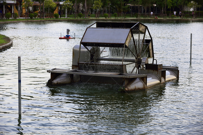 池塘水轮机曝气净化水质图片