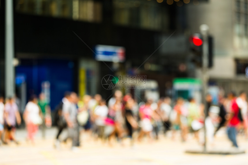 在香港过马路的人图片