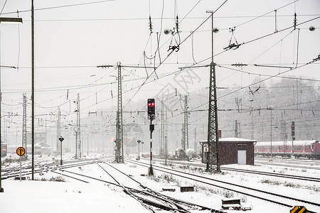 德国威斯巴登火车站的降雪图片
