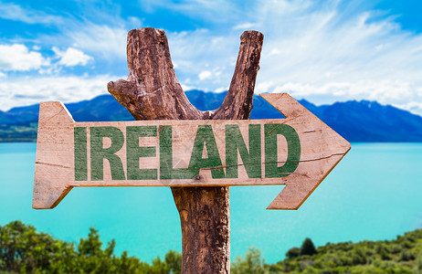 爱尔兰湖背景木牌图片