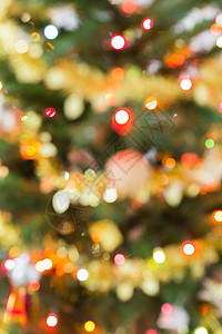 在圣诞节树上庆祝模糊的灯光新年快乐丰图片