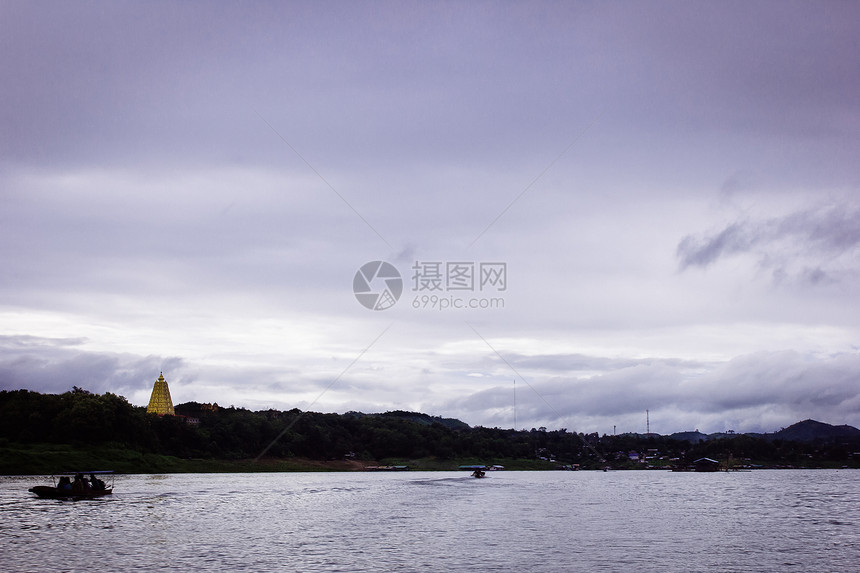 RaftHouse在Sangkhlaburi的流行住宅和ChediFudhakhaya泰国Kanchanaburi的Sangkl图片