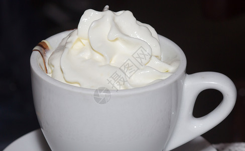 奶油咖啡白色杯子和碟子图片