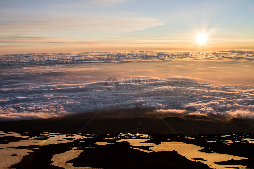 日落时的埃特纳火山图片