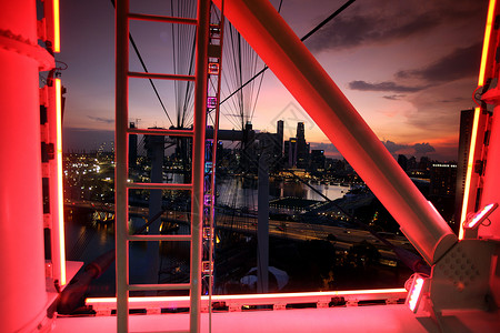 从摩天轮到东南亚新加坡市新加坡河和滨海湾的Bank背景