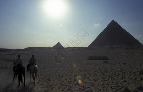 北非洲埃及首府开罗市附近的金字塔P图片