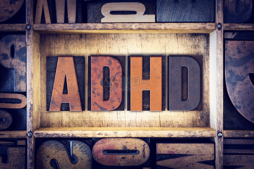 ADHD这个词是用古老的木质纸图片