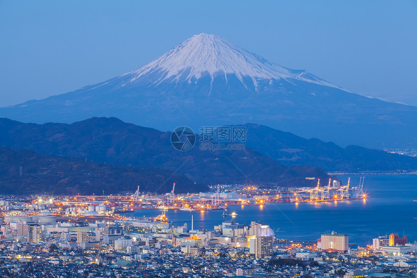 冬季的富士山和清水市图片