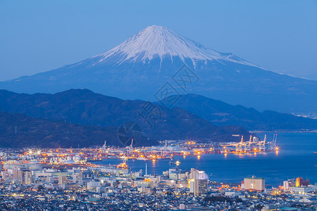 冬季的富士山和清水市图片