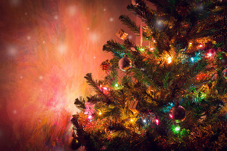 圣诞节圣诞树装饰在家中的闪光和圣诞图片