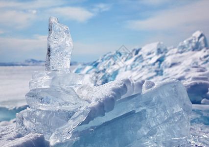 冬季贝加尔湖蓝天下的浮冰水晶图片