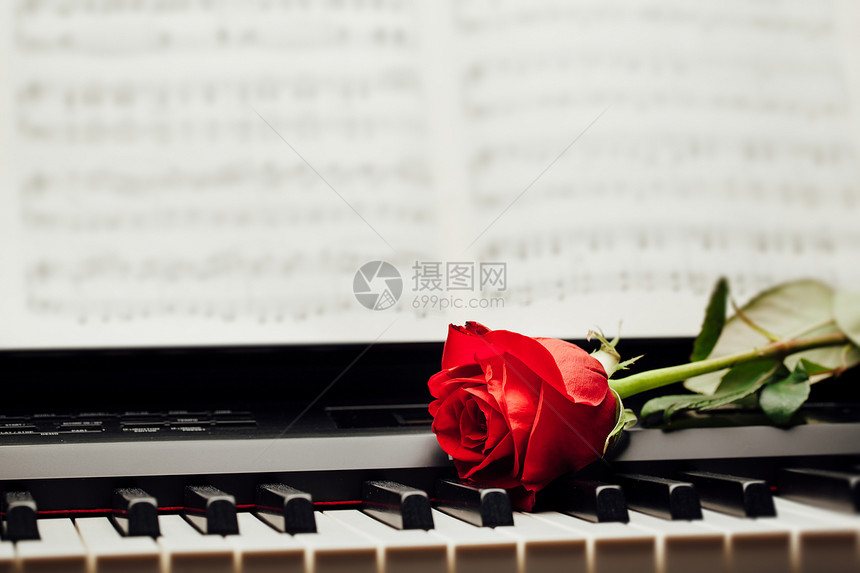 钢琴键和音乐图片