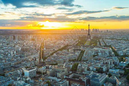 与巴黎城市天际线的埃菲尔铁塔图片