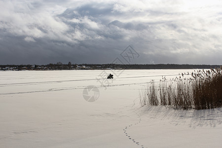 冬天的沃尔霍夫河的景色图片
