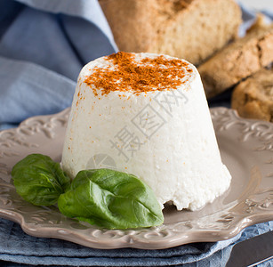 意大利烤乳酪自制面包和Basil图片