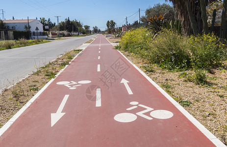 在自行车道上绘制的交通标志图片
