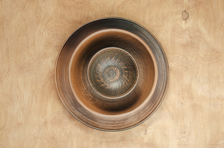 家用厨房装饰木制背景的陶瓷图片