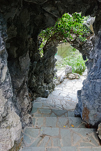神秘的石头洞穴图片