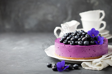 蓝莓芝士蛋糕带新鲜蓝莓有图片